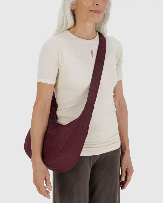 Baggu Medium nylon Crescent Bag Mahogany Burgundy Europe